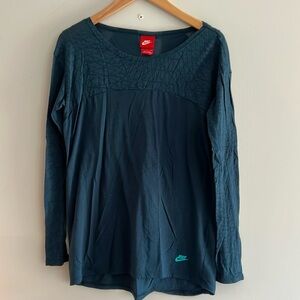 Long sleeve Nike shirt. Small. Teal.